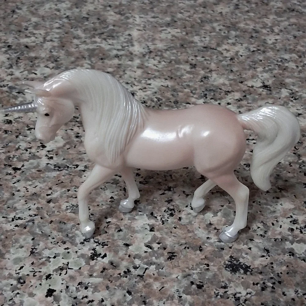 Breyer Freedom Series Classics Aurora Unicorn Model 62059 Pearl Pink 1:12